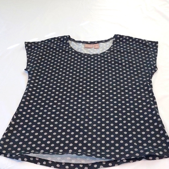 Chicos Size 1 Black and White Print Short Sleeve Top. Great Condition - Picture 1 of 8